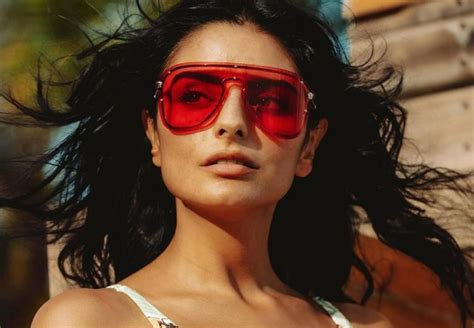 Aislinn Derbez sorprende en fotografías junto a su hija con arriesgado bikini