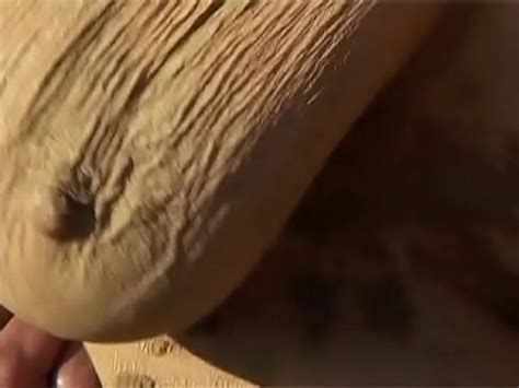 Chico Se Folla A Una Vieja Rubia Cachonda En El Barro Al Aire Libre Xvideos