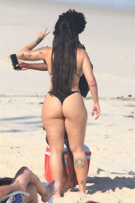 Ex Bbb Giovanna Lima Encara O Calor C Em Praia Do Rio E Renova O