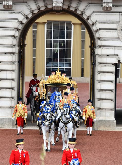 直击｜暌违70年，查尔斯三世加冕成为英国新君主查尔斯新浪财经新浪网