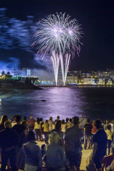 Fuegos Artificiales En El Sardinero Por Las Fiestas De Santiago