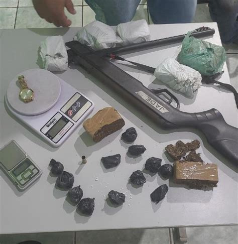 Traficante é preso armas e drogas na zona rural FOLHAMAX