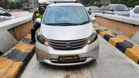 Gunakan Plat Dinas Polri Palsu Pengendara Mobil Freed Ditangkap Polisi