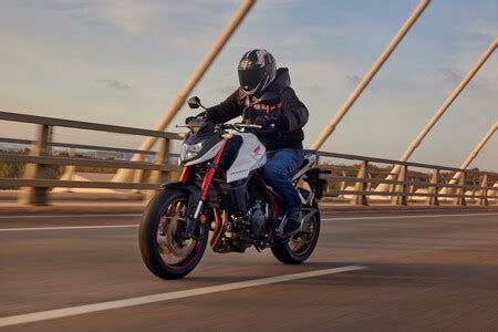 Si Buscas Una Naked Para El Carnet A Ojo A Las Suzuki GSX S Y Honda