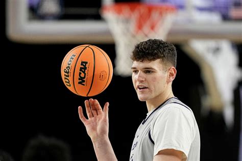 Uconns Donovan Clingan On National Player Of The Year Watch List