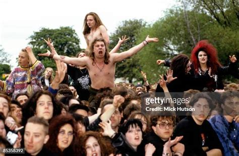 Goth Crowd Fotografías E Imágenes De Stock Getty Images