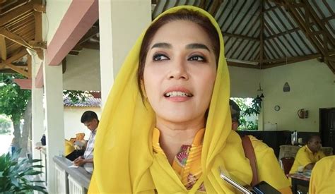 Sosok Sari Yuliati Perempuan Cantik Yang Jadi Bendahara Umum Baru Dpp