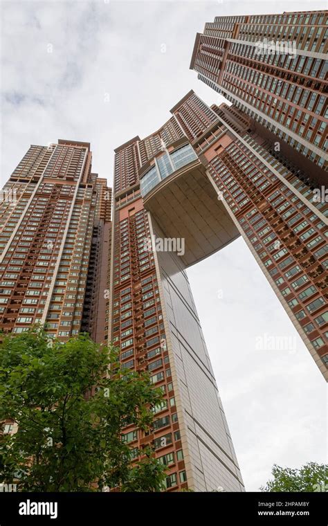 The Arch Union Square West Kowloon Hong Kong 2008 Stock Photo Alamy