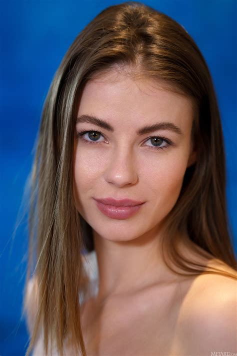 Sexy Brunette Teen Hilary Metart Model Muse Hilary C Porn Pic