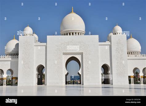 Mosque abu dhabi hi-res stock photography and images - Alamy