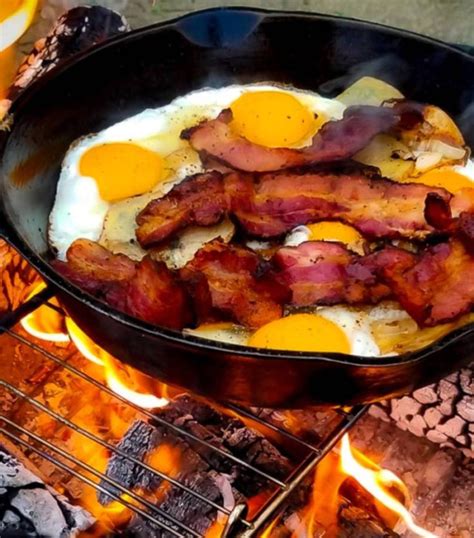 Рецепт бекона с яичницей приготовленный на костре | Rezept | Bbq, Fleisch