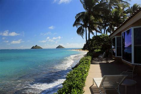 Lanikai Villa: 5 BDRM Lanikai oceanfront vacation home