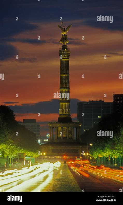 Berlin Siegessaeule Strasse Des Juni Grosser Stern Stock Photo