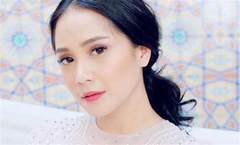 BERITA TERPOPULER Nagita Slavina Unggah Foto Seksi Pakai Hot Pants Super Pendek Hingga Luna