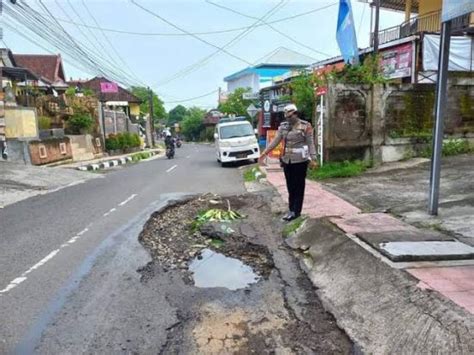 Jalan Srikandi Sambangan Berlubang Putr Buleleng Anggarkan Rp Miliyar