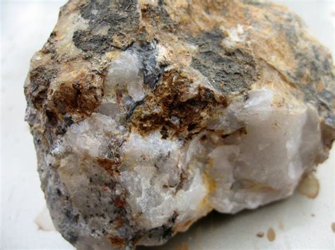 6 Rocks That Contain Gold How To Tell If A Rock Has Gold In It Artofit