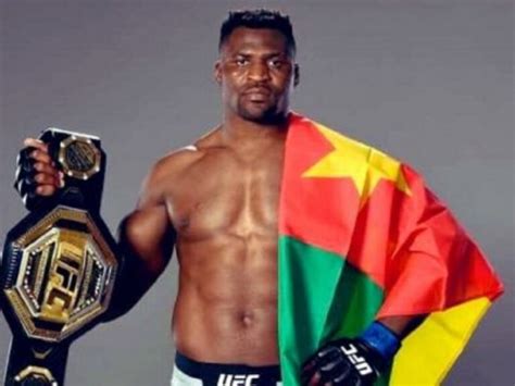 Cameroun Paul Biya décerne une distinction à Francis Ngannou