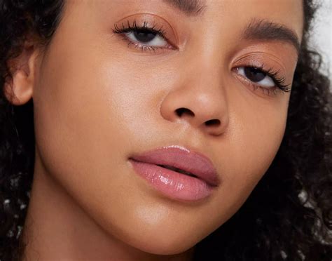 Essence Гланц за обемни устни What the fake 02 Oh My Nude 4 2 ml Ozone bg