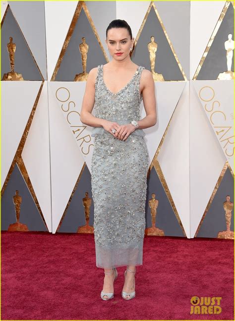 Daisy Ridley Stuns in Chanel on Oscars 2016 Red Carpet: Photo 3591834 | 2016 Oscars, Daisy ...