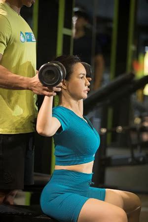 Những phụ nữ trung niên dám chọn bikini làm body profile