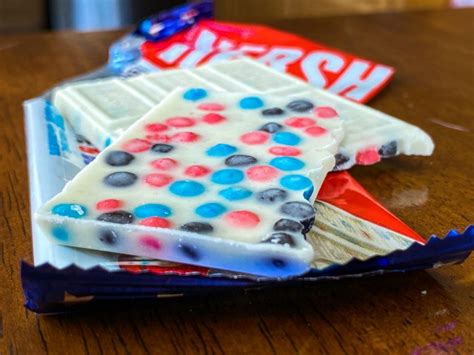 Hersheys Red White And Blue Cookies N Creme Bars Now Available At Walmart