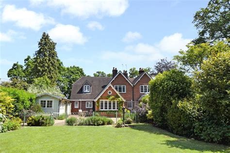 The Ridge Cold Ash Thatcham Berkshire Rg18 3 Bedroom Semi Detached