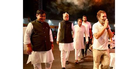 Bharat Jodo Yatra Enters Rajasthan Rahul Gandhi Interacts With