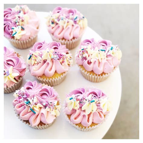 Pink Vanilla Cupcakes And Sprinkles Beautiful Cakes Vanilla Cupcakes