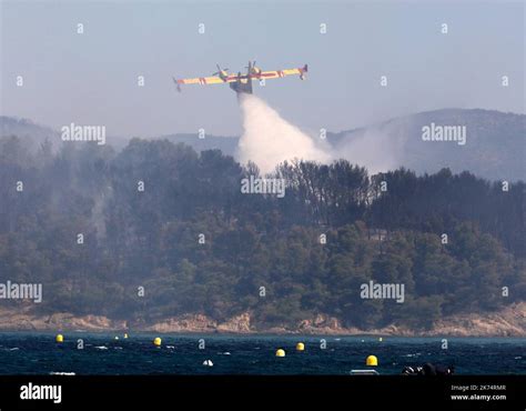 Fire Takes Hold Of The French Riviera Many Are Evacuated By Sea From