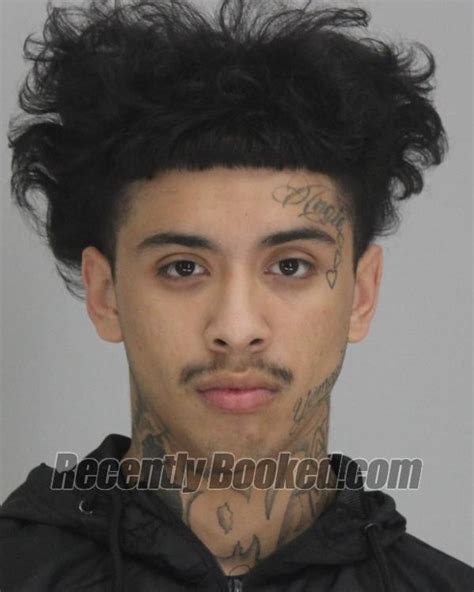 Recent Booking Mugshot For OSCAR VARGAS In Dallas County Texas