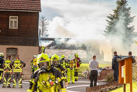 Update Zu Brand In Kirchberg Feuer Greift Auf Traktor Ber Und L St