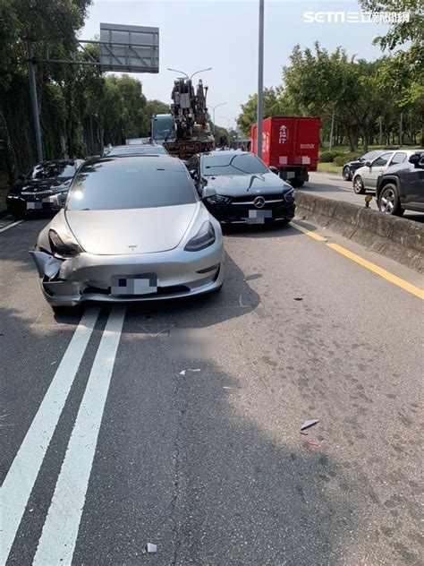 好貴的車禍！保時捷車主恍神連撞3車 特斯拉、賓士全遭殃 社會 三立新聞網 Setncom