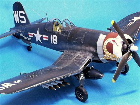 F4U 4 CORSAIR Trumpeter 1 32