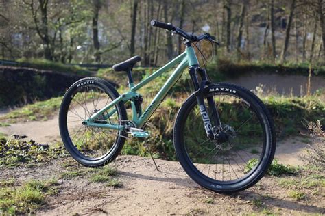 26 Zoll Lebt Das Canyon Stitched 720 Slopestyle Fully Im Test BIKE