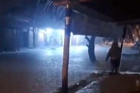 Video Piura Lluvia Con Fuertes Vientos Rayos Rel Mpagos Y