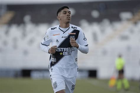 Atacante Paulo Baya da Ponte Preta fecha o Goiás para a temporada