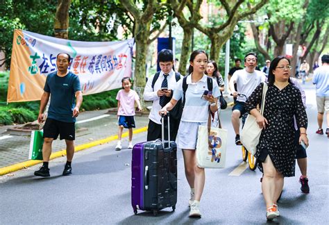 4200余名本科新生今报到，体验“复旦人”的第一天视频 文汇网