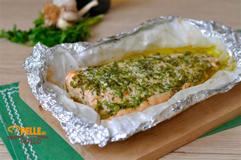 Filetto Di Salmone Al Cartoccio Profumato Alle Erbe Pelle Di Pollo