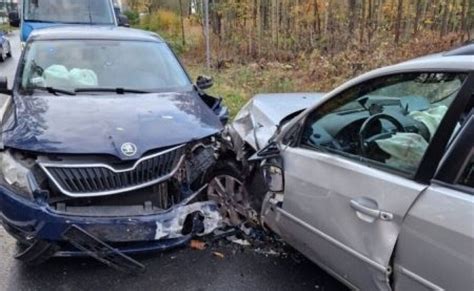 Wypadek w Rybniku Karambol czterech samochodów na Mikołowskiej Są