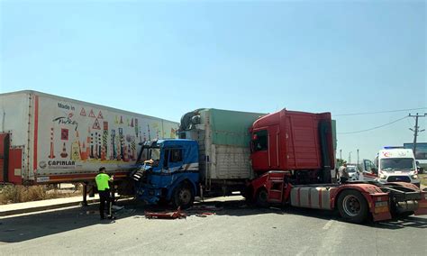 Tekirdağ da TIR ile kamyon çarpıştı