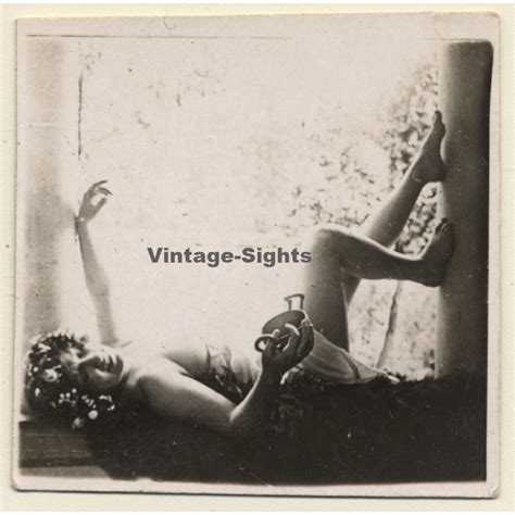 Nude Female Rests In Between Pillars Of Mansion Vintage Gelatin Silver Photo 1920s 1930s