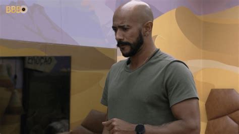 BBB 23 Ricardo se preocupa aliado após discurso de Tadeu Schmidt