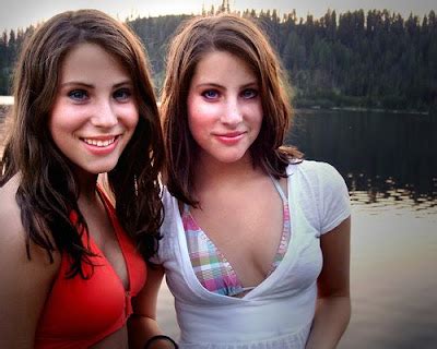 Glam Girls A Gallery Of Smoking Hot Twins Pics