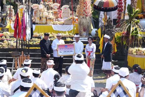 Karya Agung Panca Wali Krama Di Pura Mandhara Giri Semeru Agung