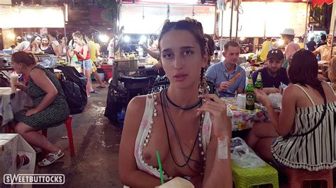 Public Flash My Tits Scrolller