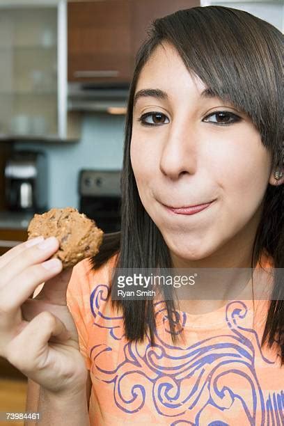 Teenager Eating Chocolate Chip Cookie Fotografías E Imágenes De Stock