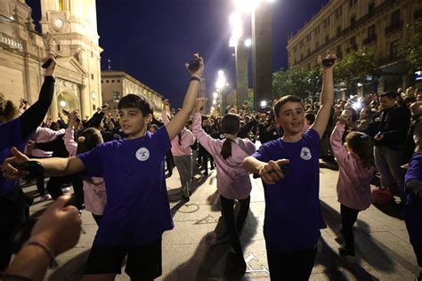 Fotos Del Flashmob Jotero Por Aspanoa En La Plaza Del Pilar Con Motivo