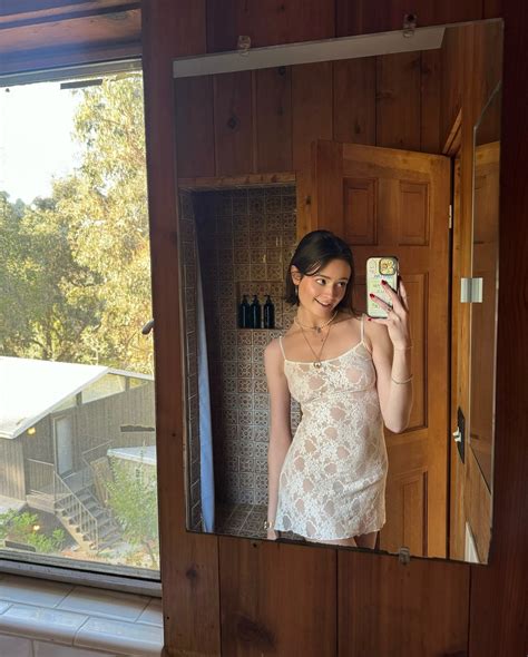 Caitlin Erin O'Neill | 🦌🎞️🍂 | Instagram