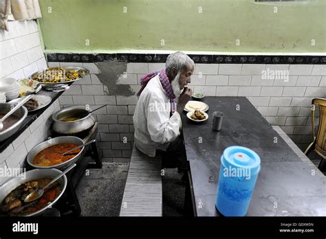 INDIA. Kolkata. 2011. Rickshaw puller Mohamed Stock Photo - Alamy