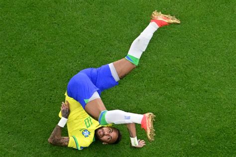 Neymar fazendo quadradinho de 8 é o melhor meme da Copa